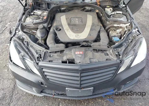 2011 Mercedes-Benz E 350 4Matic z USA, uszkodzony, nr VIN WDDHF8HB7BA279911